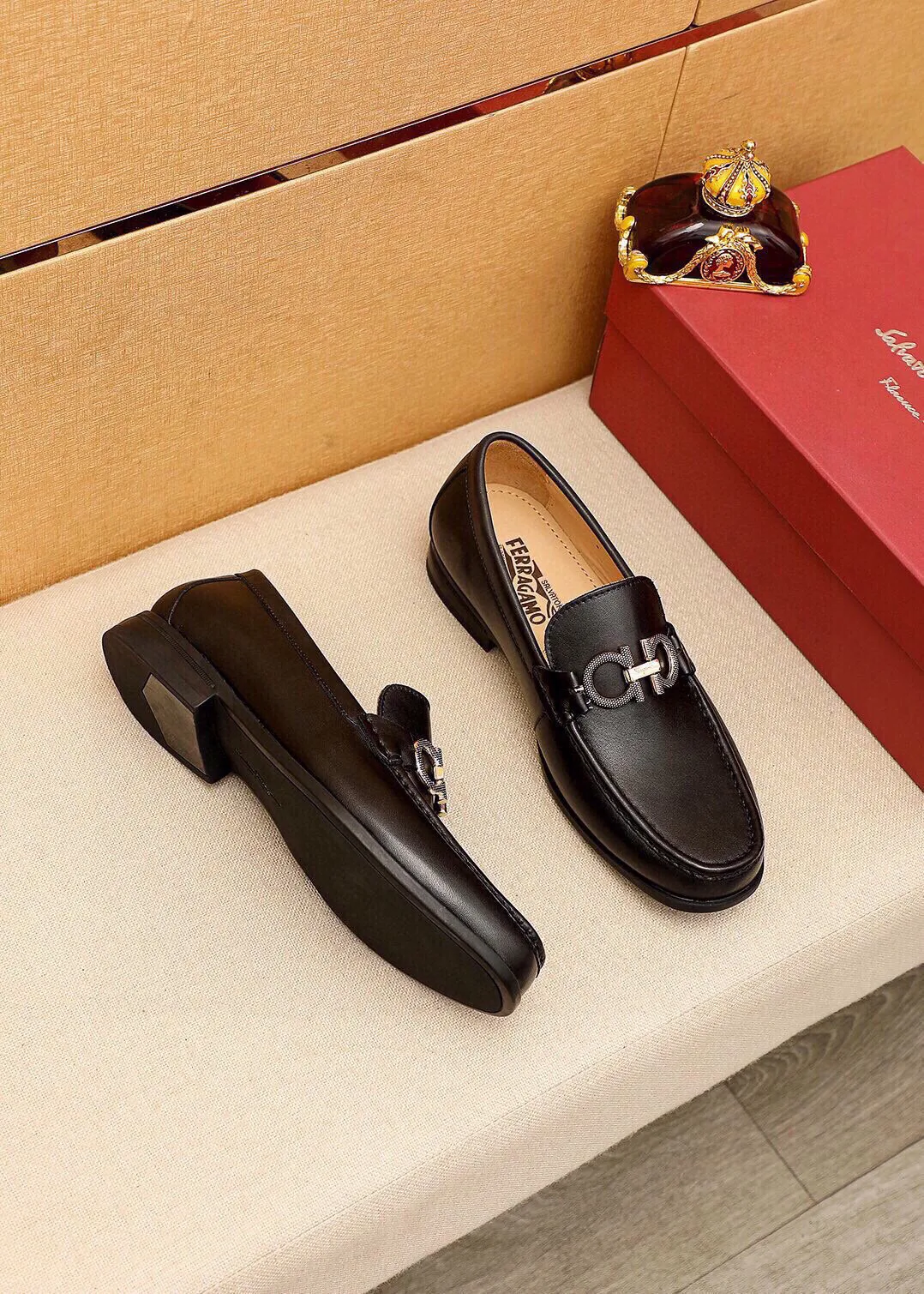 Men's shoes 💰480 💐 Product trademark: Ferragamo "Ferragamo" casual leather shoes Regular size: 38-44 (45🉑️customized) Product materials: Selected imported first-layer calfskin upper + luxury hardware buckle, imported water-dyed cow leather lining. Strong three-dimensional visual effect, original outsole color: 3⃣️seed leather materials available